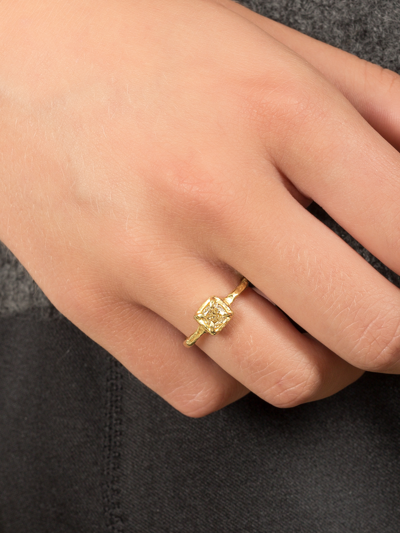 Pure single diamond ring